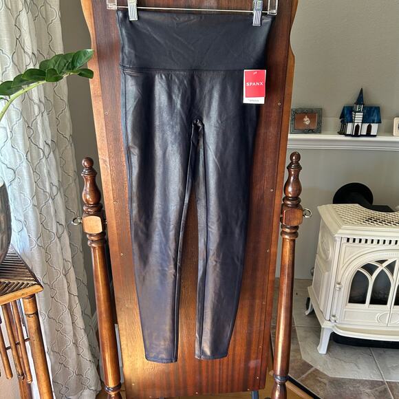 Spanx NWT medium Shaping Navy Blue Faux Leather High Rise Ankle Leggings Women - Picture 1 of 7